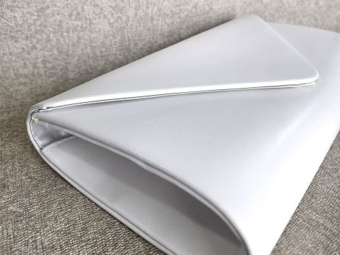 balta_delnine_024-006-02_-_brunka_lt