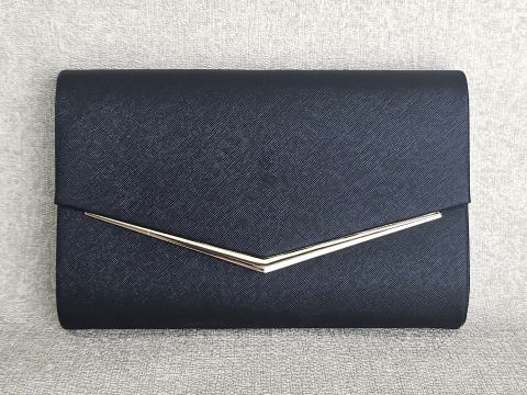 juoda-delnine-su-metalo-dekoracija-01-brunka_lt