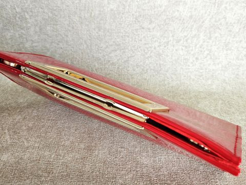 raudona-lakuota-delnine-su-metaline-dekoracija-dt02604-04